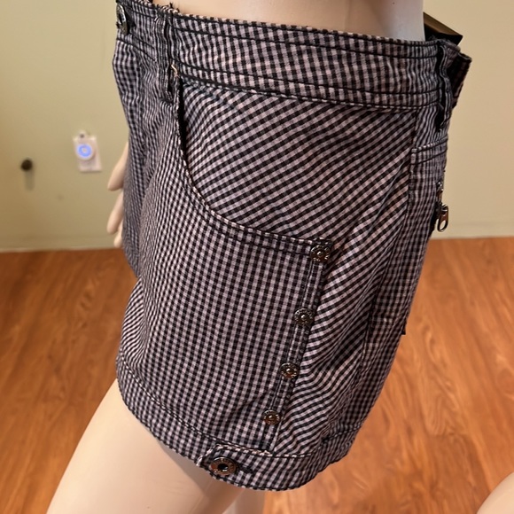 Guess Short Shorts in Black And White  Checkered Size 30 - Picture 3 of 9
